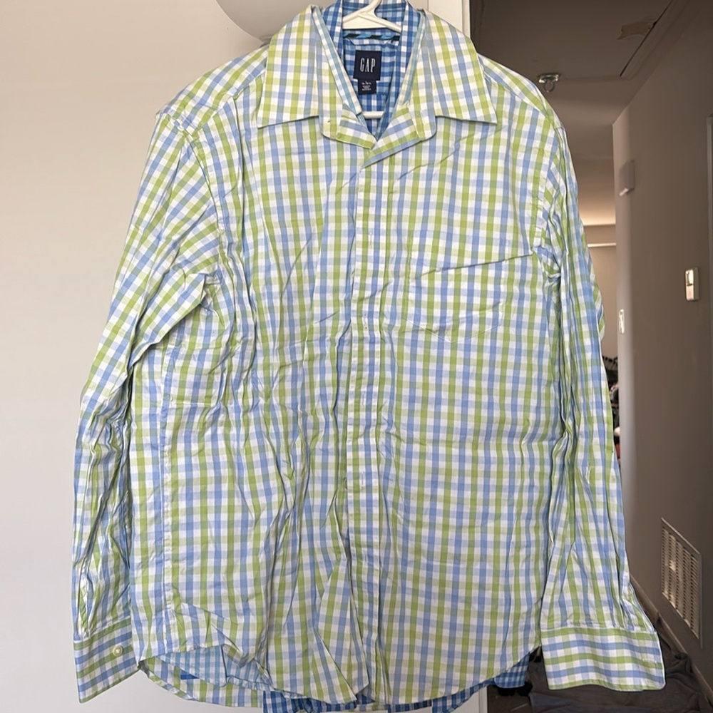 multicolored GAP shirts